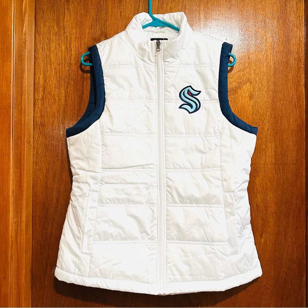 Seattle Kraken Officially Licensed Puffer  White Quilted Vest Jacket Size L  NWT